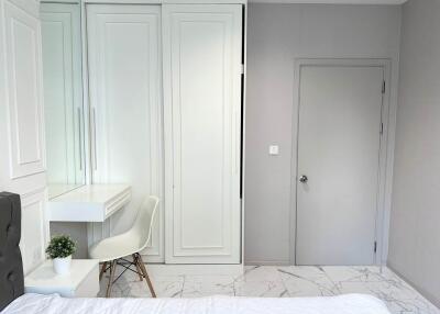 Life Sukhumvit 48 1-Bedroom 1-Bathroom Fully-Furnished Condo for Rent