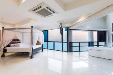 Penthouse In Jomtien Plaza For Sale