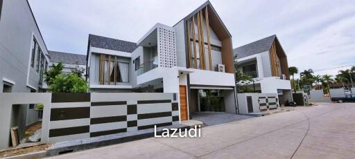 4 Bedrooms 290 SQ.M House in East Pattaya