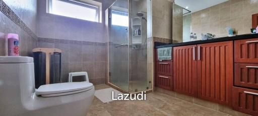 Private House With Pool for Sale