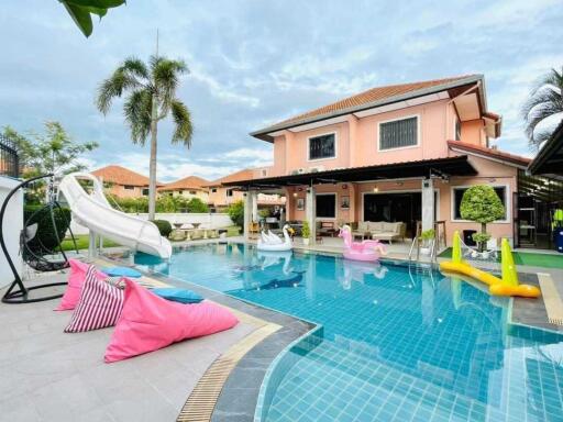 House with Swimming Pool for Sale