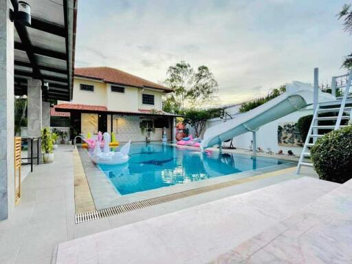 House with Swimming Pool for Sale