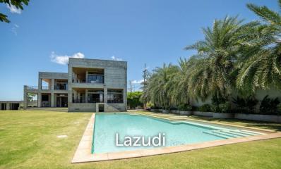 Luxury 9 Bedrooms House for Sale