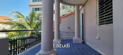 Townhouse 7Beds for Sale in Pratumnak