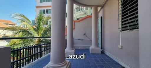 Townhouse 7Beds for Sale in Pratumnak