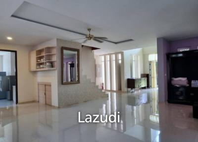 7Bedrooms House for Sale in Najomtien