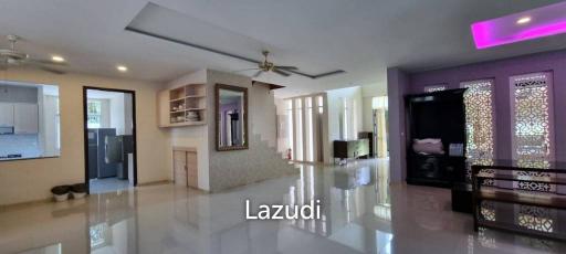 7Bedrooms House for Sale in Najomtien