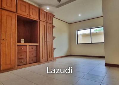 2 Houses with 7 Bedrooms for Sale