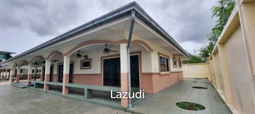 2 Houses with 7 Bedrooms for Sale