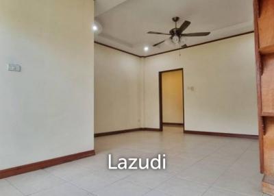 2 Houses with 7 Bedrooms for Sale