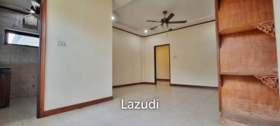 2 Houses with 7 Bedrooms for Sale