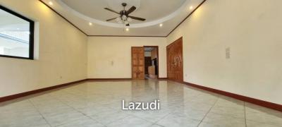 2 Houses with 7 Bedrooms for Sale