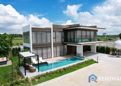 Live the Dream!  Modern Pool Villa in Pattaya with mountain view!