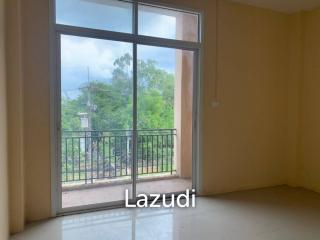 Double Unit Shophouse for Sale in Sattahip