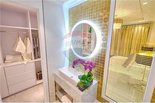 35 Sqm., 1 Bed, 1 Bath Condo listed for ฿ 2,690,000.