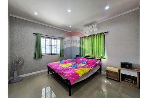 Baan Klang Village, 4 Bed 3 Bath - 920601001-214