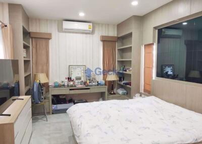 3 Bedrooms House in Patta Village East Pattaya H010180