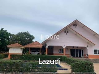 Pool Villa in Huay Yai For sale