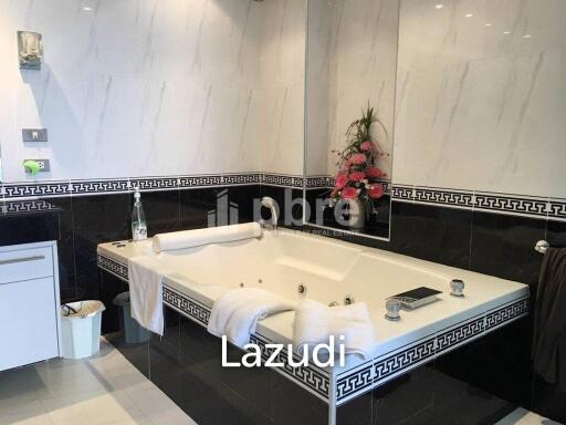 2 Bed 2 Bath 200 SQ.M View Talay 3 Condominium
