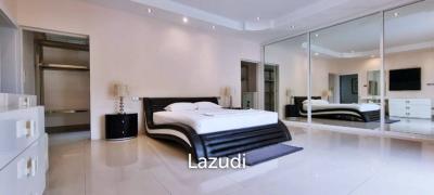 4 Bedrooms 4 Bathrooms 500 SQ.M. Miami Villa