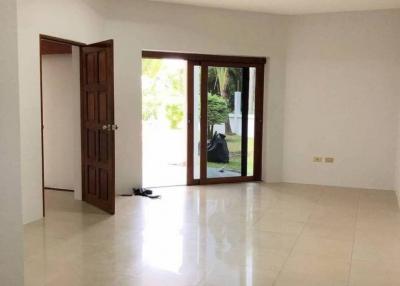 3 Beds 4 Baths 288 SQ.M Pool Villa in Bang Saray