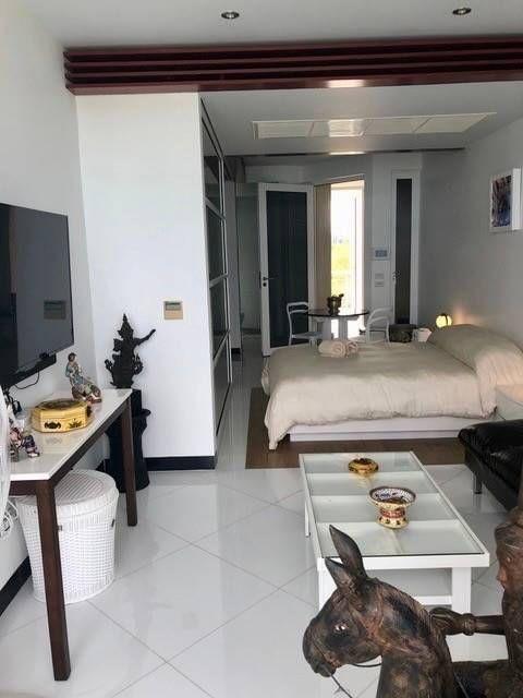 3 Bedrooms Corner Apartment With Sea View In Na Jomtien  For Sale