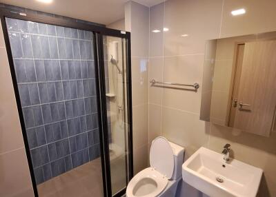 Modern bathroom with a shower