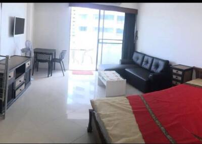 Studio Condo in Jomtien Condotel Dongtan Beach for sale.