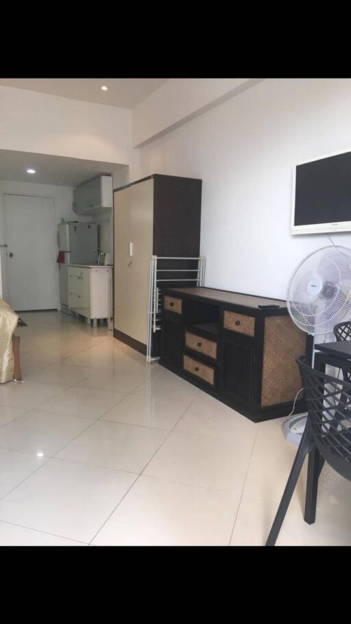 Studio Condo in Jomtien Condotel Dongtan Beach for sale.