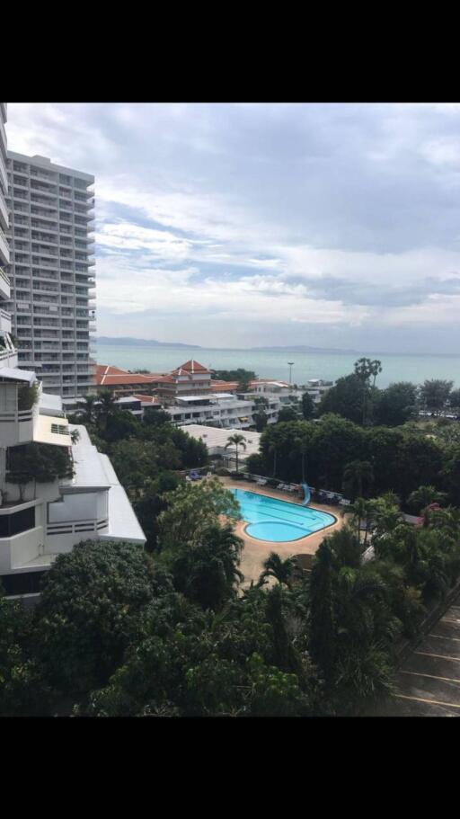 Studio Condo in Jomtien Condotel Dongtan Beach for sale.