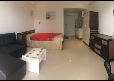 Studio Condo in Jomtien Condotel Dongtan Beach for sale.