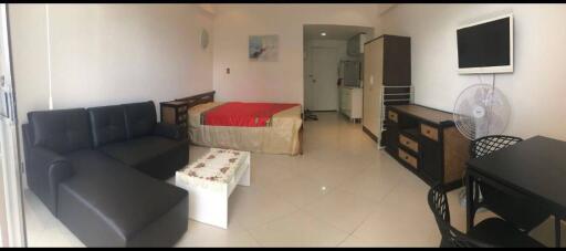 Studio Condo in Jomtien Condotel Dongtan Beach for sale.