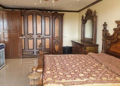 3 Bedrooms condo in The Royal Hill Pattaya