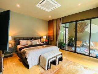 house for sale in Lat Phrao 71 area with private swimming pool, beautifully decorated, ready to