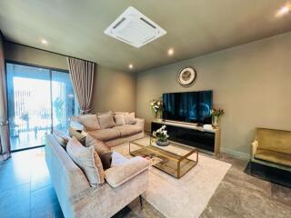 house for sale in Lat Phrao 71 area with private swimming pool, beautifully decorated, ready to