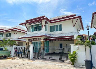 4 Bedrooms House in The Villas Rachawadee East Pattaya H011147