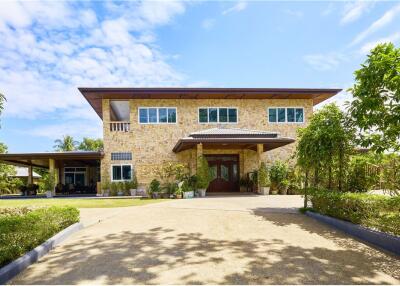 Exquisite Countryside Two Storey Pool House - 920471001-859