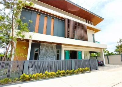 98 LakeVille Mabprachan Two Storey Luxurious Villa