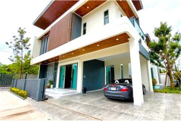 98 LakeVille Mabprachan Two Storey Luxurious Villa