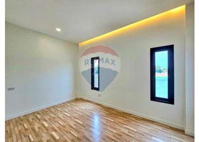 Brand New Pool Villa Near the beach, 3 Bed 3 Bath in Pranburi For Sale