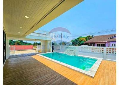 Brand New Pool Villa Near the beach, 3 Bed 3 Bath in Pranburi For Sale