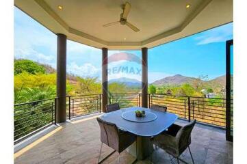 Grand Luxury Mansion in a Great Location of Hua Hin, Soi 88 For Sale