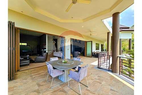 Grand Luxury Mansion in a Great Location of Hua Hin, Soi 88 For Sale