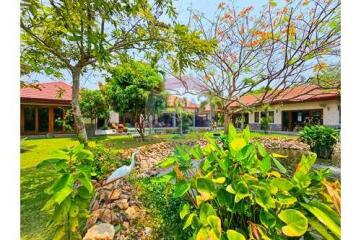 Private Modern Tropical Villa, 5 Bed 5 Bath in Sam Roi Yod For Sale