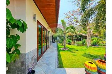 Private Modern Tropical Villa, 5 Bed 5 Bath in Sam Roi Yod For Sale