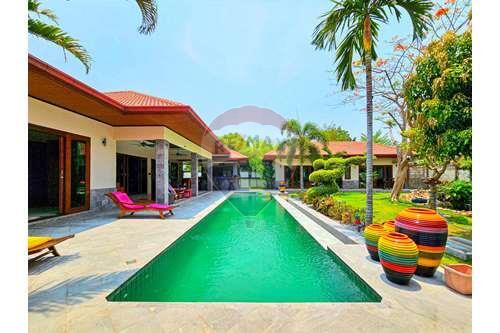 Private Modern Tropical Villa, 5 Bed 5 Bath in Sam Roi Yod For Sale