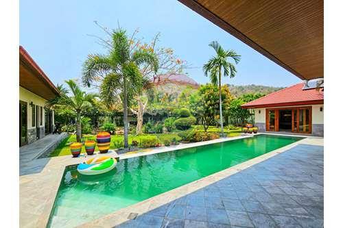 Private Modern Tropical Villa, 5 Bed 5 Bath in Sam Roi Yod For Sale