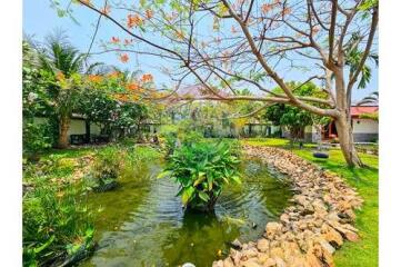 Private Modern Tropical Villa, 5 Bed 5 Bath in Sam Roi Yod For Sale