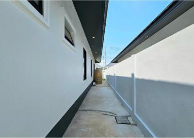 Brand New Modern Villa in Sam Pra Ya area, 3 Bed 3 Bath For Sale