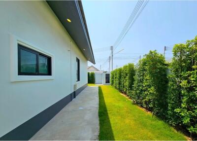 Brand New Modern Villa in Sam Pra Ya area, 3 Bed 3 Bath For Sale